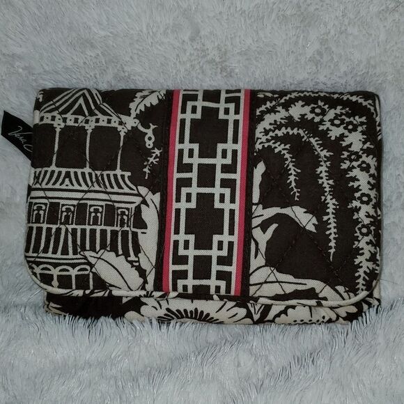 VERA BRADLEY Wallet  - Picture 1 of 8
